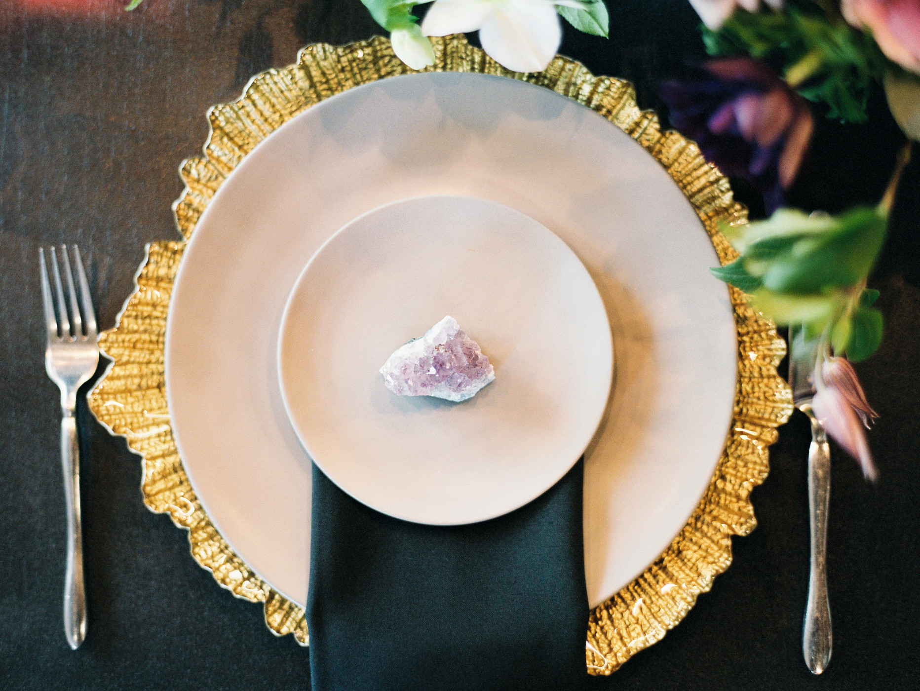 Gemstone wedding gold plate setting