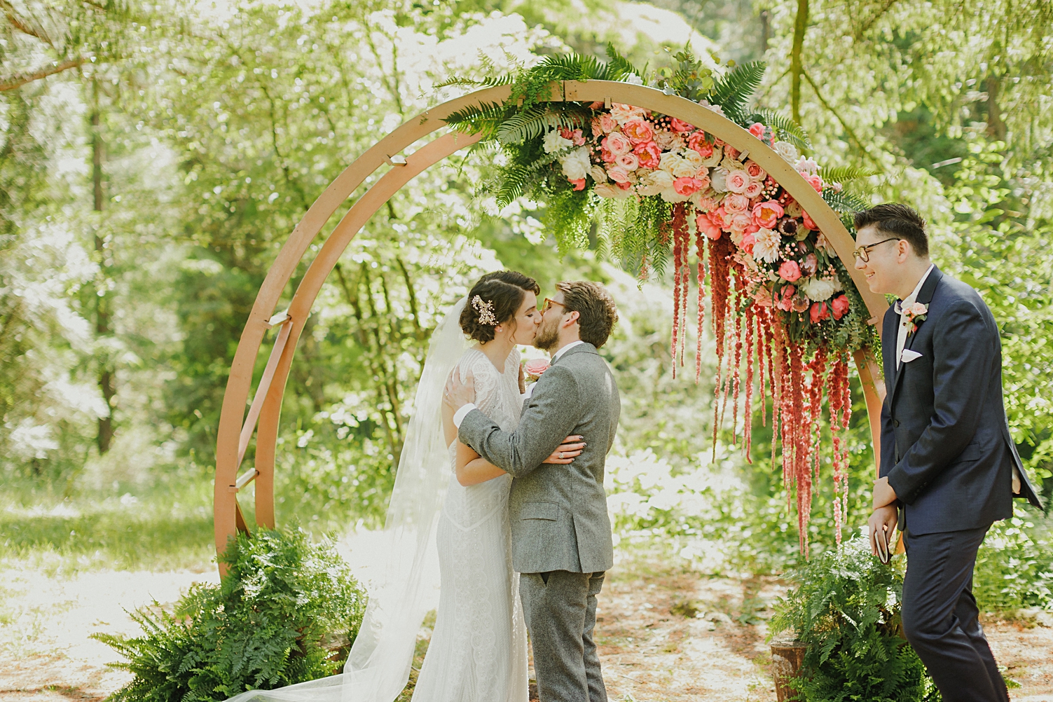 Portland Oregon wedding at Hoyt Arboretum kiss