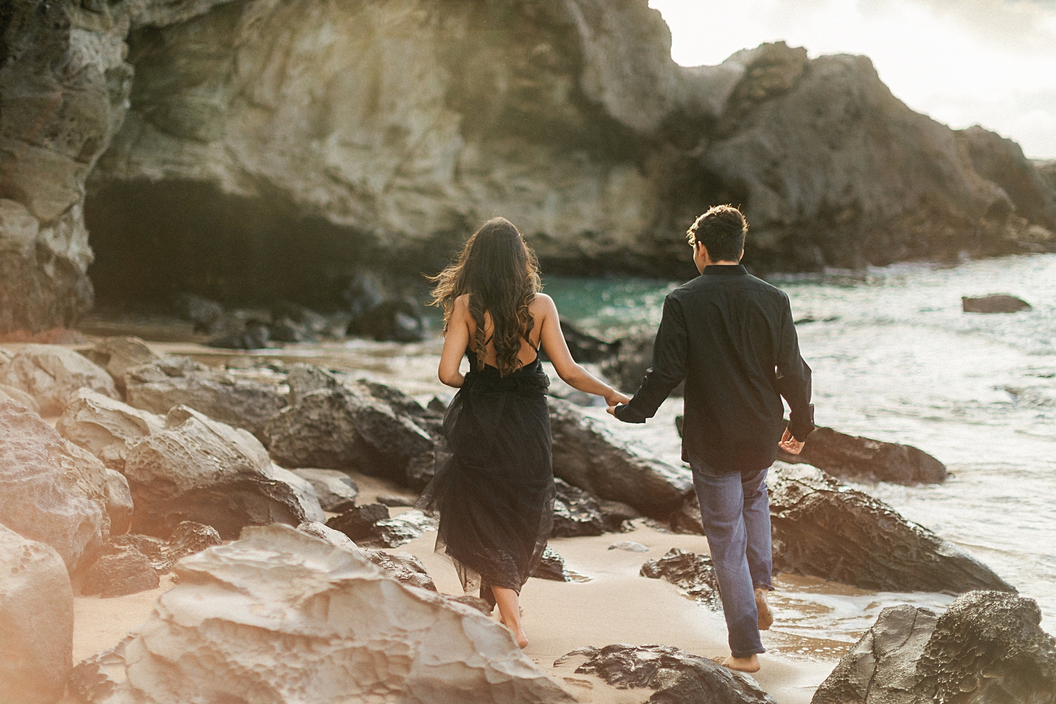 Maui beach engagement couple in black walking in hawaii