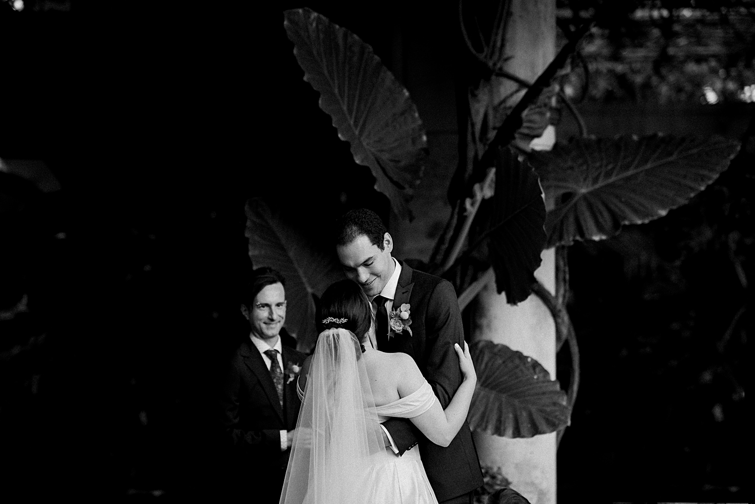 wedding ceremony bride and groom first kiss at dallas arboretum