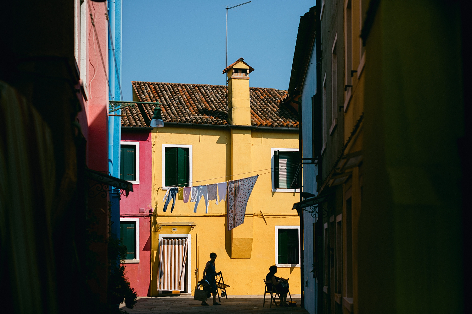 blue, pink, and yellow buildings in Burano Italy