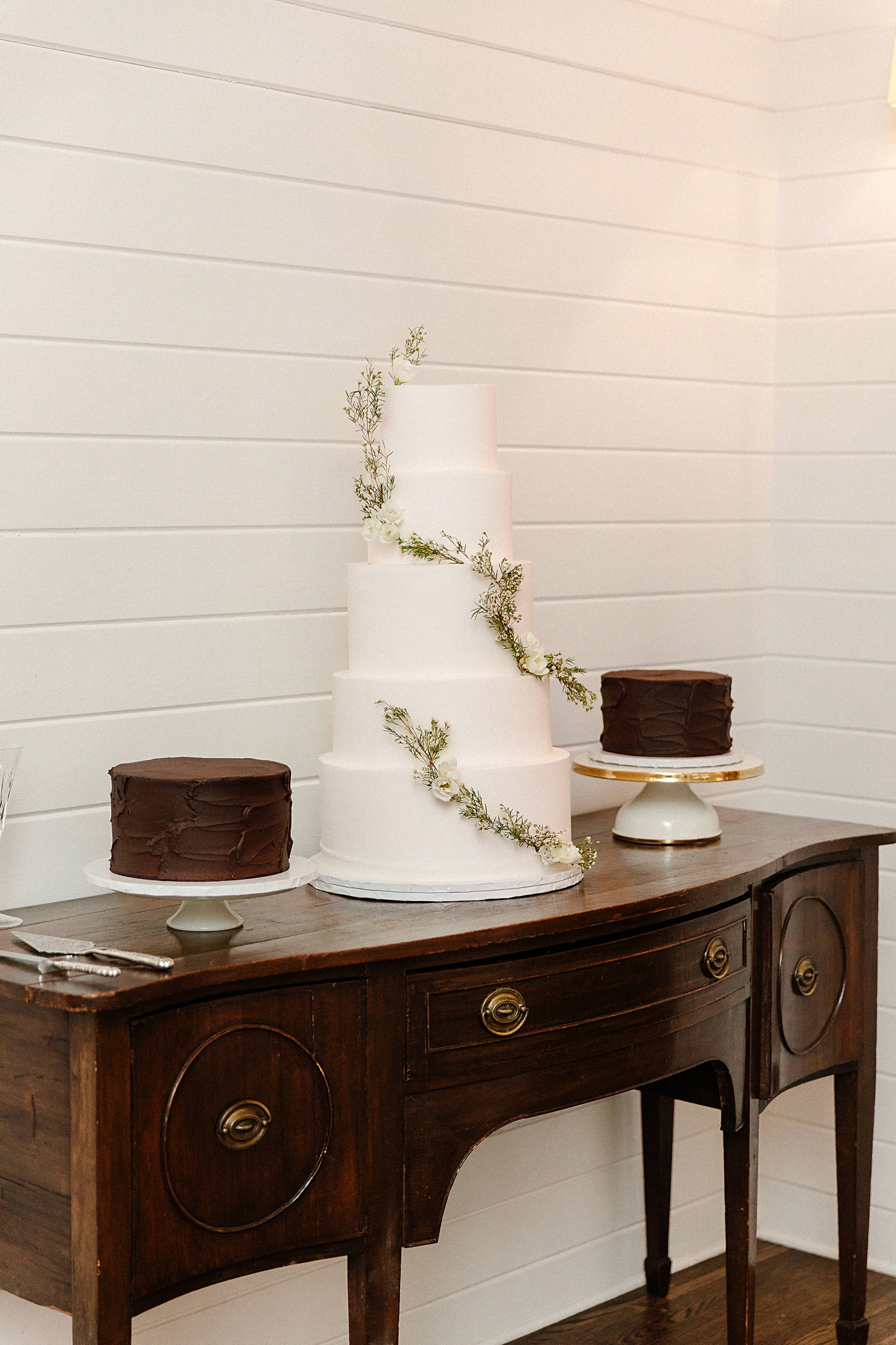 white five tier wedding cake with two chocolate cakes